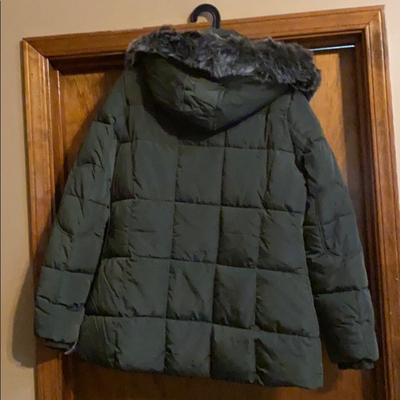 Winter coat 🥶 - Picture 3 of 4